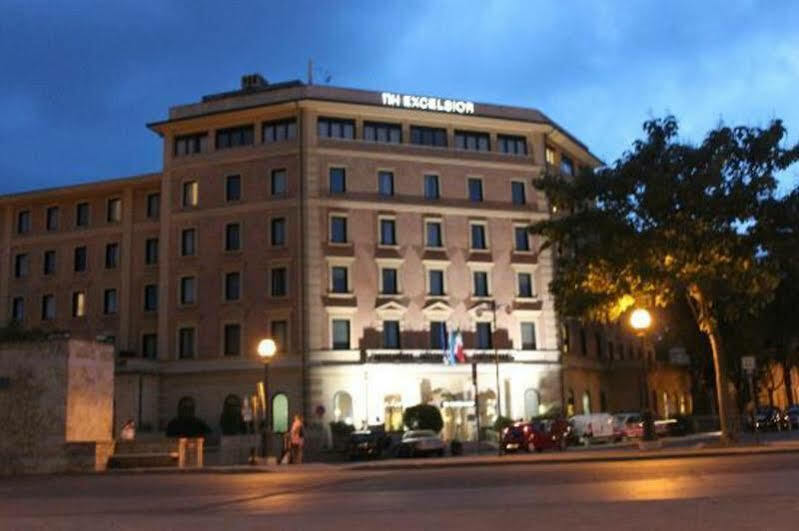 Nh Siena Hotell Exteriör bild